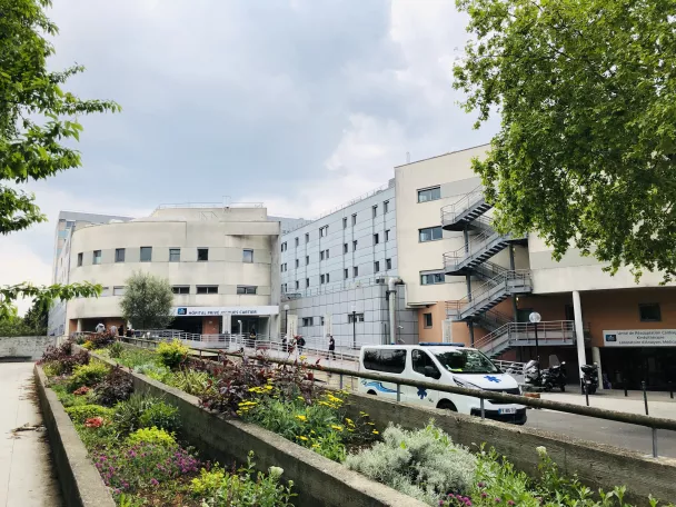 Façade et entrée de l’Hôpital privé Jacques Cartier à Massy